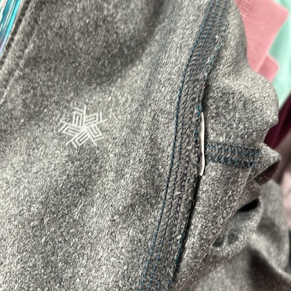 REVERSIBLE CAPRI LENGTH YOGA PANTS-Size Large - Picture 6 of 6